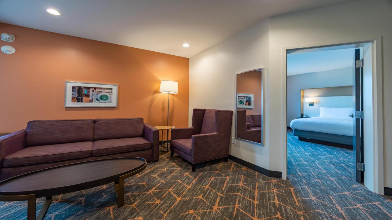 Courtyard By Marriott Atlanta Dunwoody Hotel Exterior foto