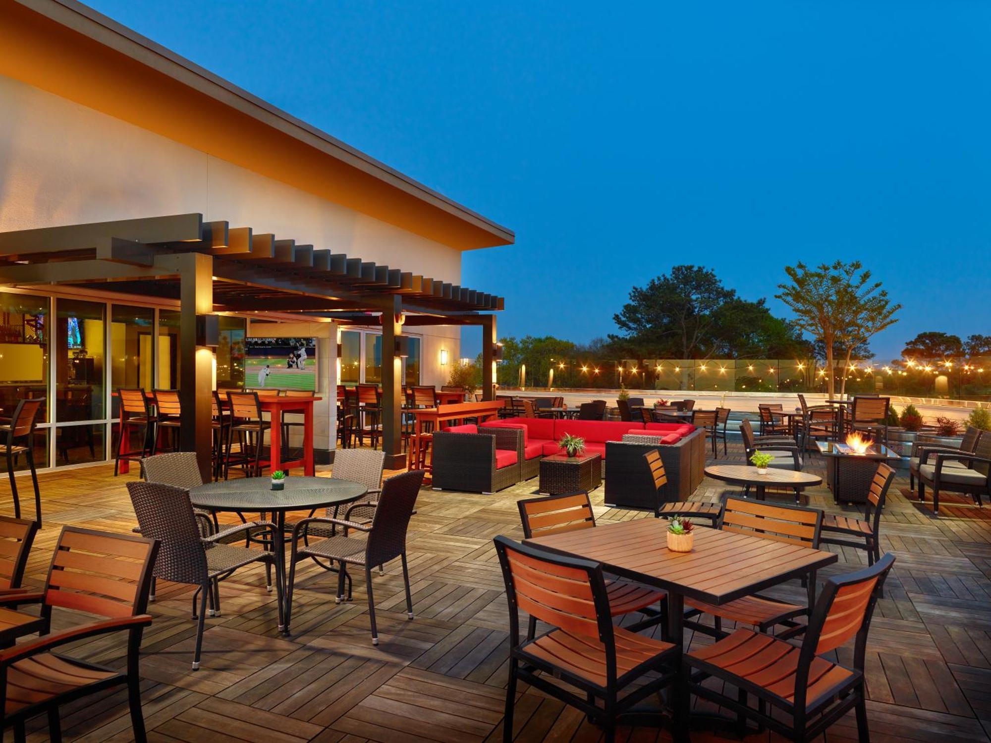 Courtyard By Marriott Atlanta Dunwoody Hotel Exterior foto